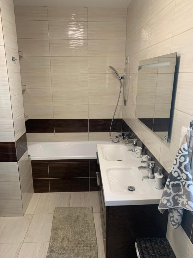 Modern 2 Bed House Near Bratislava With Parking Leilighet Rovinka Eksteriør bilde